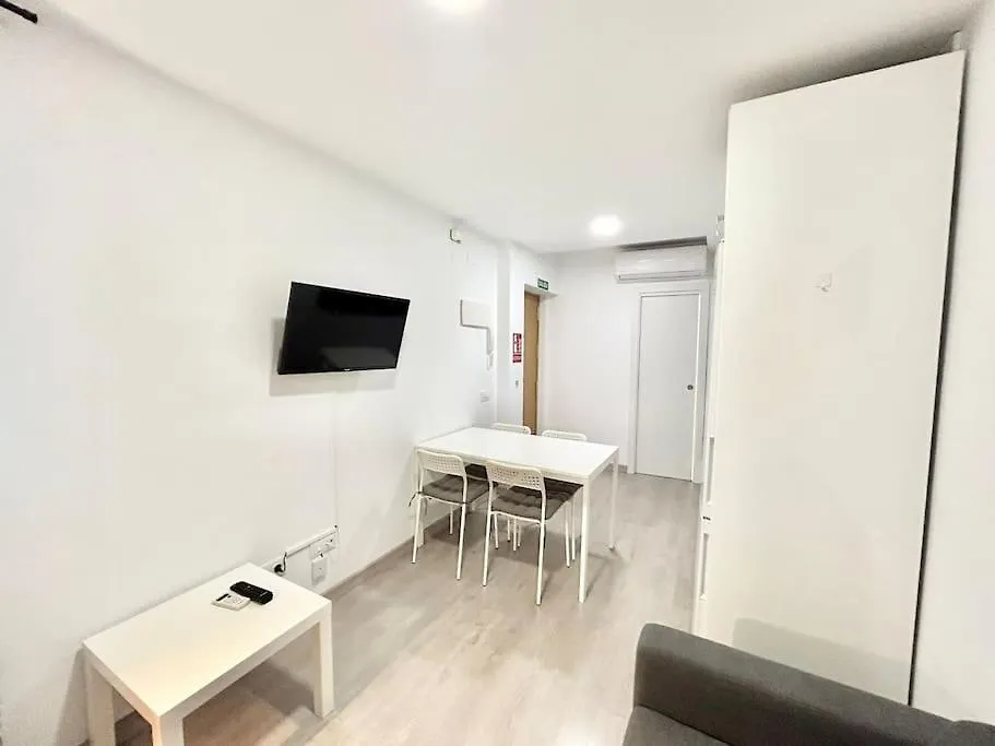 Metro Avenida De America 09 Madrid Apartment